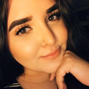 Meet your Posher, Alejandra